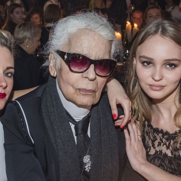 Kristen Stewart, Karl Lagerfeld, Lily-Rose Depp - Dîner du défilé Collection Métiers d'Art Chanel à la Philharmonie de l'Elbe à Hambourg en Allemagne le 6 décembre 2017. © Olivier Borde/Bestimage