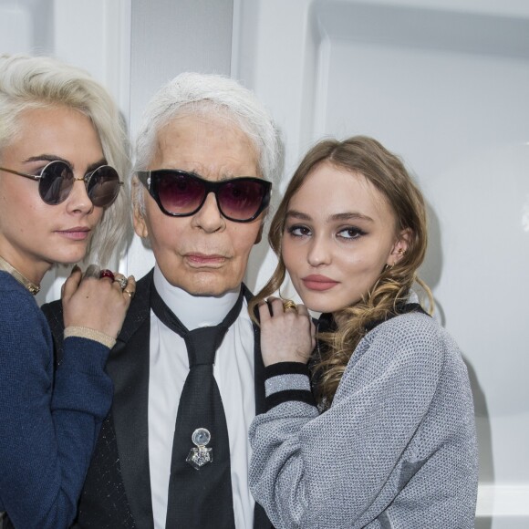 Cara Delevingne, Karl Lagerfeld et Lily-Rose Depp - People au défilé de mode prêt-à-porter automne-hiver 2017/2018 "Chanel" au Grand Palais à Paris le 7 mars 2017. © Olivier Borde/ Bestimage