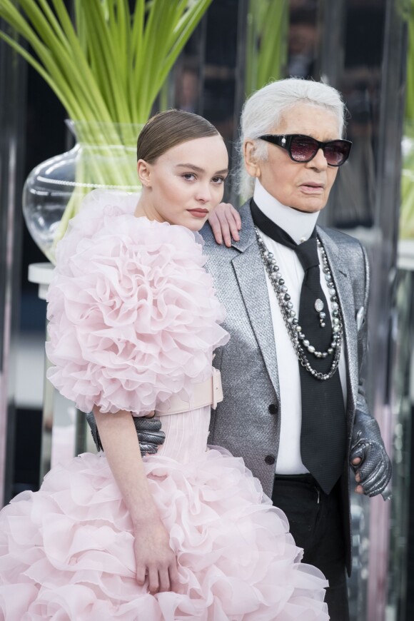 Lily-Rose Depp et Karl Lagerfeld au 2ème défilé de mode Haute-Couture printemps-été 2017 "Chanel" au Grand Palais à Paris le 24 janvier 2017. © Olivier Borde / Bestimage