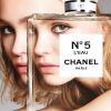 Lily-Rose Depp, la fille de Vanessa Paradis, ambassadrice de la marque Chanel, pose pour la nouvelle campagne Chanel N°5 à Paris le 18 aout 2016.