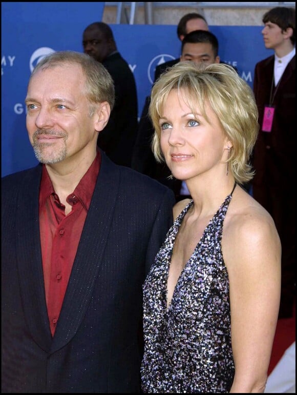 Peter Frampton et sa troisième épouse Tina Elfers en février 2001 lors des 43e Grammy Awards à Los Angeles.