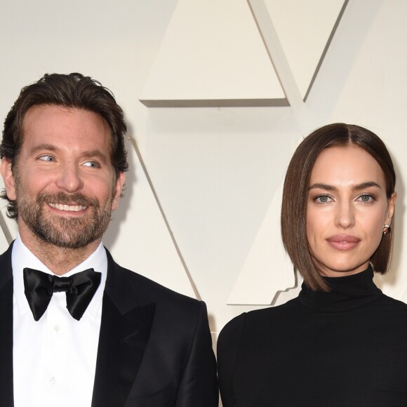 Bradley Cooper avec sa mère et Irina Shayk lors de la cérémonie des Oscars le 24 févrir 2019 à Los Angeles