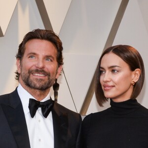 Bradley Cooper avec sa mère et Irina Shayk lors de la cérémonie des Oscars le 24 févrir 2019 à Los Angeles