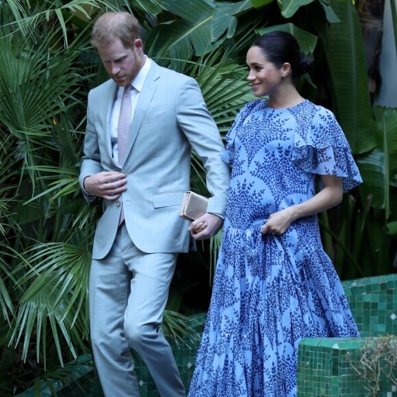 Le prince Harry et Meghan Markle, duchesse de Sussex, enceinte et en robe Carolina Herrera, ont été reçus par le roi Mohammed VI du Maroc et sa famille à la résidence royale à Salé le 25 février 2019 pour une cérémonie du thé et une audience privée, dernier engagement de leurs visite officielle au Maroc.