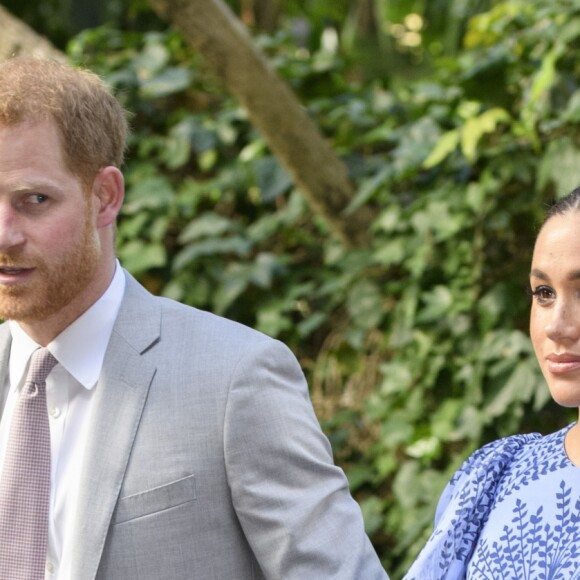 Le prince Harry et Meghan Markle, duchesse de Sussex, enceinte et en robe Carolina Herrera, ont été reçus par le roi Mohammed VI du Maroc et sa famille à la résidence royale à Salé le 25 février 2019 pour une cérémonie du thé et une audience privée, dernier engagement de leurs visite officielle au Maroc.