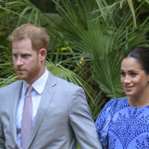 Le prince Harry et Meghan Markle, duchesse de Sussex, enceinte et en robe Carolina Herrera, ont été reçus par le roi Mohammed VI du Maroc et sa famille à la résidence royale à Salé le 25 février 2019 pour une cérémonie du thé et une audience privée, dernier engagement de leurs visite officielle au Maroc.