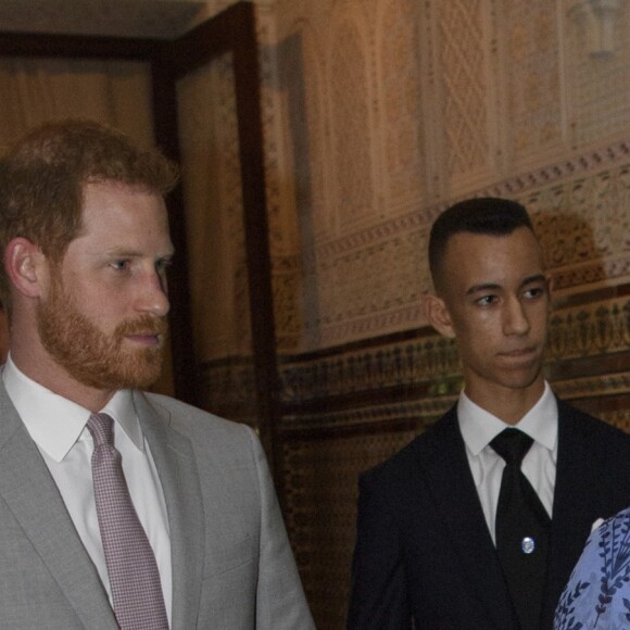 Le prince Harry et Meghan Markle, duchesse de Sussex, enceinte et en robe Carolina Herrera, ont été reçus par le roi Mohammed VI du Maroc et sa famille à la résidence royale à Salé le 25 février 2019 pour une cérémonie du thé et une audience privée, dernier engagement de leurs visite officielle au Maroc.