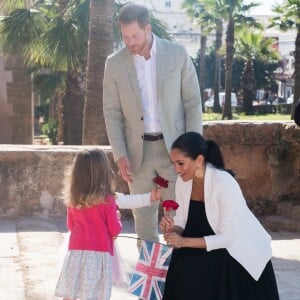 Le prince Harry, duc de Sussex, et Meghan Markle (enceinte), duchesse de Sussex, en visite aux Jardins andalous à Rabat lors de leur voyage officiel au Maroc, le 25 février 2019.