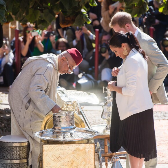 Le prince Harry, duc de Sussex, et Meghan Markle (enceinte), duchesse de Sussex, en visite aux Jardins andalous à Rabat lors de leur voyage officiel au Maroc, le 25 février 2019.