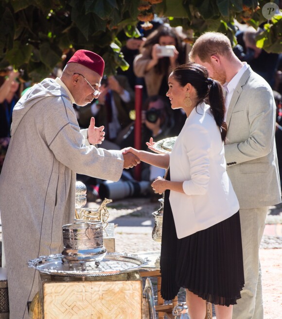 Le prince Harry, duc de Sussex, et Meghan Markle (enceinte), duchesse de Sussex, en visite aux Jardins andalous à Rabat lors de leur voyage officiel au Maroc, le 25 février 2019.