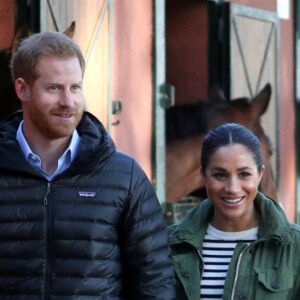 Le prince Harry, duc de Sussex, et Meghan Markle (enceinte), duchesse de Sussex, en visite à la Fédération Royale Marocaine de Sports Equestres à Rabat, lors de leur voyage officiel au Maroc, le 25 février 2019.