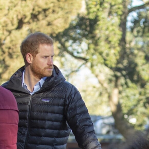 Le prince Harry, duc de Sussex, et Meghan Markle (enceinte), duchesse de Sussex, en visite à la Fédération Royale Marocaine de Sports Equestres à Rabat, lors de leur voyage officiel au Maroc, le 25 février 2019.