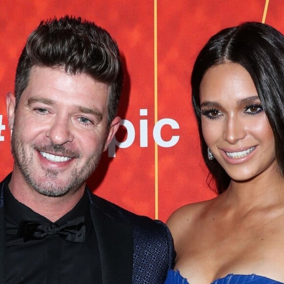 Robin Thicke, sa compagne April Geary (enceinte) à la soirée AmfAR à Los Angeles, le 18 octobre 2018.