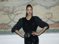 Fashion Week : Noémie Lenoir, spectatrice radieuse et attentive