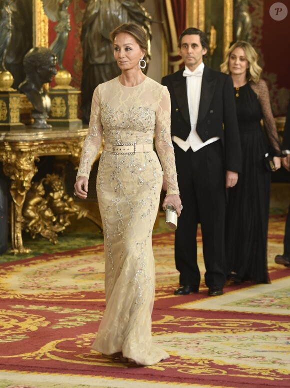 Isabel Preysler faisait partie des invités conviés par le roi Felipe VI et la reine Letizia d'Espagne, le 27 février 2019 au palais royal à Madrid à un dîner de gala en l'honneur de la visite du président du Pérou, Martin Alberto Vizcarra Cornejo.