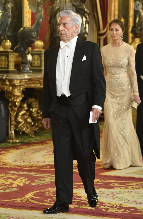 Mario Vargas Llosa et Isabel Preysler faisaient partie des invités conviés par le roi Felipe VI et la reine Letizia d'Espagne, le 27 février 2019 au palais royal à Madrid à un dîner de gala en l'honneur de la visite du président du Pérou, Martin Alberto Vizcarra Cornejo.