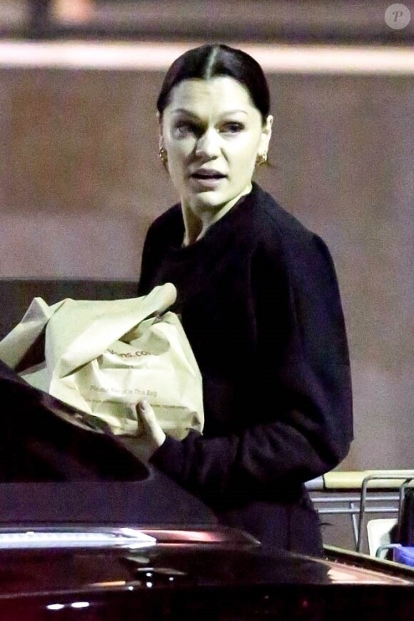Exclusif - Jessie J est allée faire des courses chez "Von Groceries" à Los Angeles, le 17 janvier 2019.