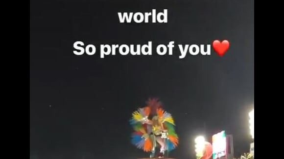 Cathy Guetta défile au carnaval de Rio de Janeiro le 4 mars 2019, filmée par son fils Elvis.