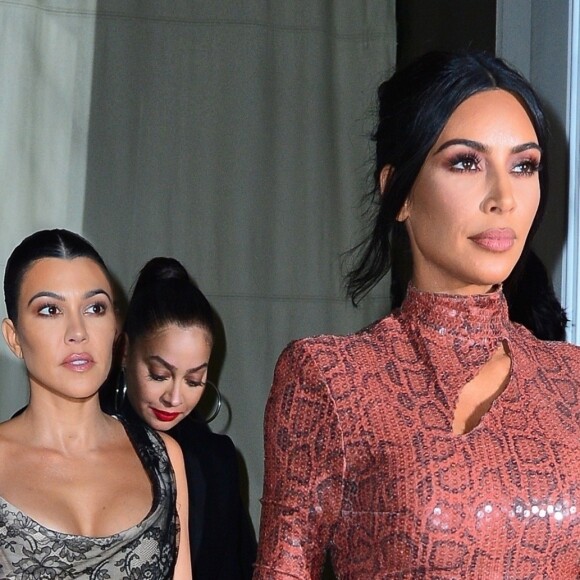 Kim et Kourtney Kardashian à la sortie du club "Cipriani" à New York, le 7 février 2019.