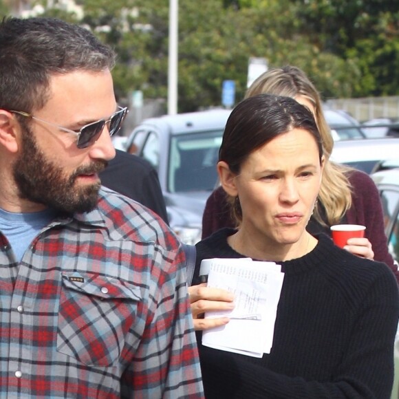 Ben Affleck et Jennifer Garner sont allés à la messe dominicale avec leurs enfants Violet, Seraphina et Samuel à Los Angeles, le 9 décembre 2018.