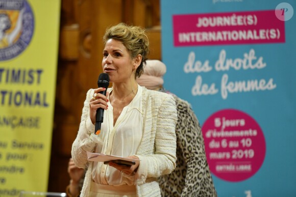 Laura Tenoudji, journaliste et chroniqueuse TV, anime un débat à Nice dans le cadre de la Journée Internationale des Droits des Femmes au Centre Universitaire Méditerranéen le 8 mars 2019. © Bruno Bebert / Bestimage