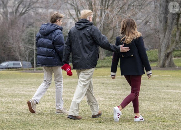 Donald Trump, Melania et Barron Trump quittent la Maison Blanche pour se rendre en Alabama, le 8 mars 2019.