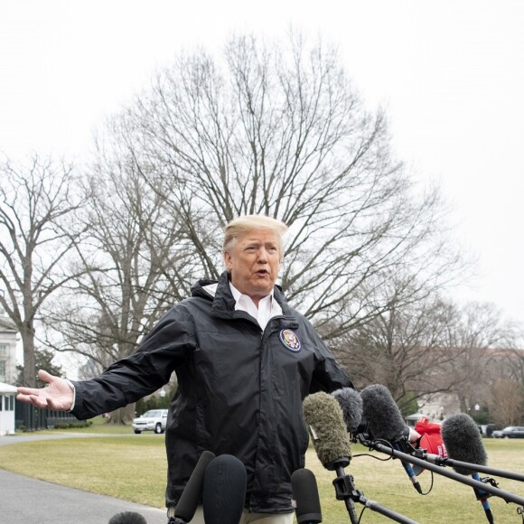 Donald Trump, Melania et Barron Trump quittent la Maison Blanche pour se rendre en Alabama, le 8 mars 2019.