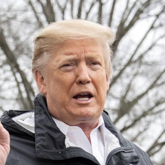 Donald Trump, Melania et Barron Trump quittent la Maison Blanche pour se rendre en Alabama, le 8 mars 2019.