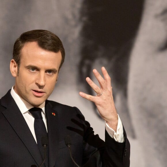 Emmanuel Macron - Remise du premier prix Simone Veil de la République française pour l'égalité femmes – hommes à la Camerounaise Aissa Doumara Ngatansou au palais de l'Elysée à Paris, à l'occasion de la journée mondiale du droits des femmes. Le 8 mars 2019 © Stéphane Lemouton / Bestimage