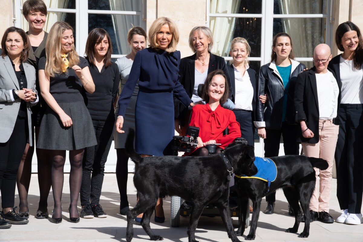 Photo : Brigitte Macron rencontre des femmes handicapées ou concernées par  le handicap, Edith Thouelle, Aurore Selmi, Virginie Delalande, Alienor  Vincotte, Laure Marsac, Sophie Cluzel (secrétaire dÉtat chargée des  Personnes handicapées), Charlotte