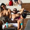 Le DJ Cédric Gervais et Ariadna Gutierrez sur une plage à Miami, le 09 mars 2019.