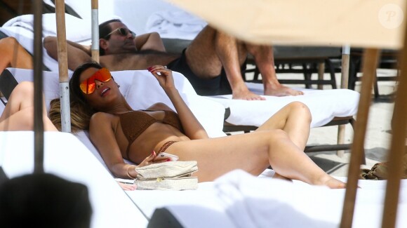 Ariadna Gutierrez sur une plage à Miami, le 09 mars 2019.