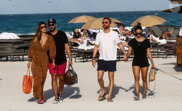 Le DJ David Guetta et le DJ Cédric Gervais accompagnés de leur girlfriend respective sur une plage à Miami, le 09 mars 2019.
