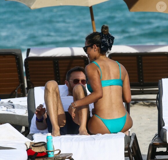 Le DJ David Guetta et Jessica Ledon sur une plage à Miami, le 09 mars 2019.