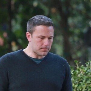 Exclusif - Ben Affleck et son ex Jennifer Garner ont organisés une fête privée pour l'anniversaire de leur fils Samuel à Santa Monica. Ben fume une cigarette et boit un coca light sur le trottoir. Le 27 février 2019  For germany call for price - Please hide children face prior publication Exclusive - Ben Affleck and Jennifer Garner throw a birthday party for their son Samuel who turns 7 years old today in Santa Monica. The party was medieval themed as some medieval actors were seen arriving while Ben smoked a cigarette. The pair also had a BBQ catering company supply the food for the party. 27th february 201927/02/2019 - Los Angeles