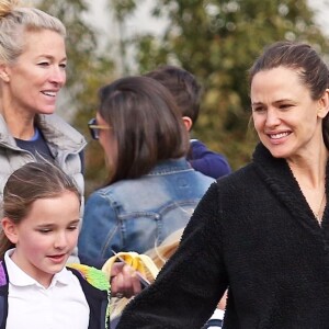 Exclusif - Jennifer Garner est allée chercher sa fille Seraphina à la sortie des classes à Los Angeles, le 27 février 2019. Elle a ensuite organisé une fête pour l'anniversaire de son fils Samuel, avec son ex-mari Ben Affleck.