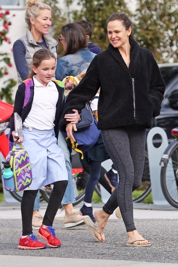 Exclusif - Jennifer Garner est allée chercher sa fille Seraphina à la sortie des classes à Los Angeles, le 27 février 2019. Elle a ensuite organisé une fête pour l'anniversaire de son fils Samuel, avec son ex-mari Ben Affleck.