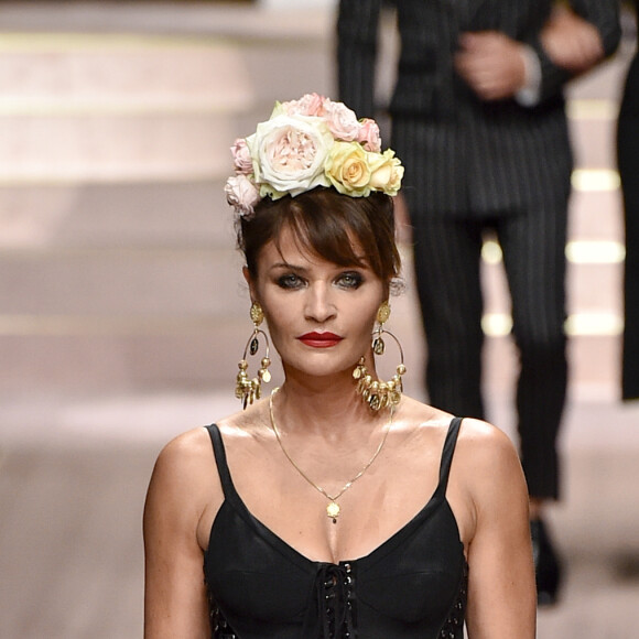 Helena Christensen lors du défilé Dolce & Gabbana pour la collection Prêt-à-Porter Printemps/Eté 2019 lors de la Fashion Week de Milan, Italie, le 23 septembre 2018.