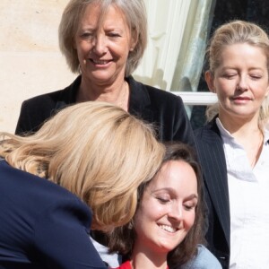 La Première Dame Brigitte Macron rencontre des femmes handicapées ou concernées par le handicap (Edith Thouelle, Aurore Selmi , Virginie Delalande, Alienor Vincotte, Laure Marsac , Sophie Cluzel (secrétaire d'État chargée des Personnes handicapées), Charlotte De Vilmorin, Marie-Amelie Le Fur, Sylvie Dugelay, Sarah Da Silva Gomes , Eugénie Touré, Stéphanie Pillonca , Liliya Reshetnyak, Delphine Ernotte, Laetitia Bernard, Raphaële Rabatel) avec son chien Némo au palais de l'Elysée à Paris, France, le 8 mars 2019. © Pierre Villard/Pool/Bestimage