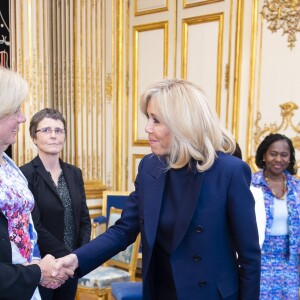 Brigitte Macron reçoit les 5 lauréates du "Prix international L'Oréal-Unesco pour les femmes et la science" au palais de l'Elysée à Paris le 11 mars 2019.