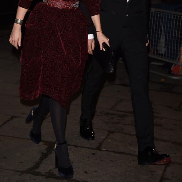 La princesse Beatrice d'York et son compagnon Edoardo Mapelli Mozzi ont pris part le 12 mars 2019 à Londres au gala de la National Portrait Gallery, sous le patronage de Kate Middleton. Il s'agissait de leur première apparition officielle en couple, six mois après le début de leur histoire d'amour.