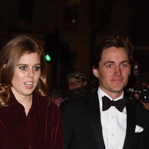 La princesse Beatrice d'York et son compagnon Edoardo Mapelli Mozzi ont pris part le 12 mars 2019 à Londres au gala de la National Portrait Gallery, sous le patronage de Kate Middleton. Il s'agissait de leur première apparition officielle en couple, six mois après le début de leur histoire d'amour.