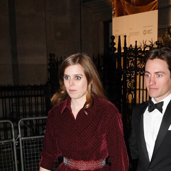 La princesse Beatrice d'York et son compagnon Edoardo Mapelli Mozzi ont pris part le 12 mars 2019 à Londres au gala de la National Portrait Gallery, sous le patronage de Kate Middleton. Il s'agissait de leur première apparition officielle en couple, six mois après le début de leur histoire d'amour.