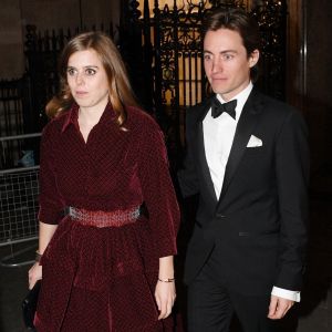 La princesse Beatrice d'York et son compagnon Edoardo Mapelli Mozzi ont pris part le 12 mars 2019 à Londres au gala de la National Portrait Gallery, sous le patronage de Kate Middleton. Il s'agissait de leur première apparition officielle en couple, six mois après le début de leur histoire d'amour.