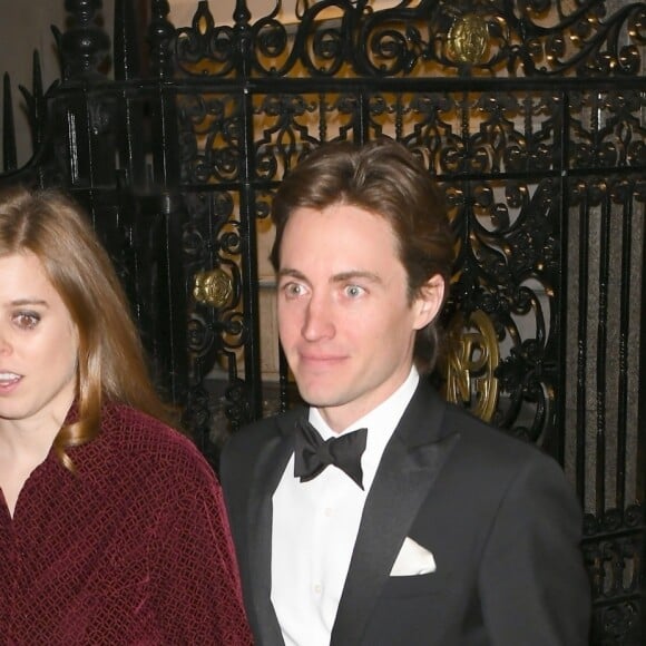 La princesse Beatrice d'York et son compagnon Edoardo Mapelli Mozzi ont pris part le 12 mars 2019 à Londres au gala de la National Portrait Gallery, sous le patronage de Kate Middleton. Il s'agissait de leur première apparition officielle en couple, six mois après le début de leur histoire d'amour.