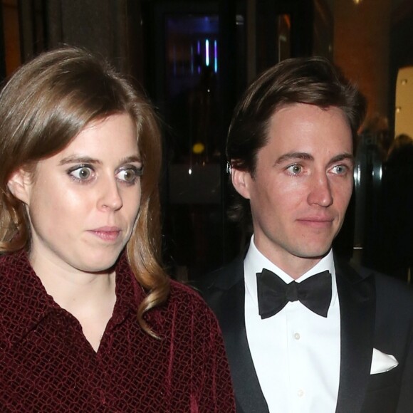 La princesse Beatrice d'York et son compagnon Edoardo Mapelli Mozzi ont pris part le 12 mars 2019 à Londres au gala de la National Portrait Gallery, sous le patronage de Kate Middleton. Il s'agissait de leur première apparition officielle en couple, six mois après le début de leur histoire d'amour.