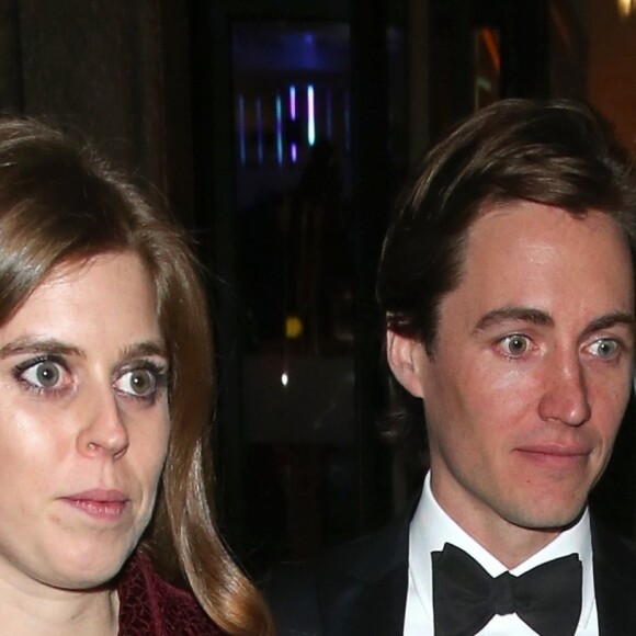 La princesse Beatrice d'York et son compagnon Edoardo Mapelli Mozzi ont pris part le 12 mars 2019 à Londres au gala de la National Portrait Gallery, sous le patronage de Kate Middleton. Il s'agissait de leur première apparition officielle en couple, six mois après le début de leur histoire d'amour.
