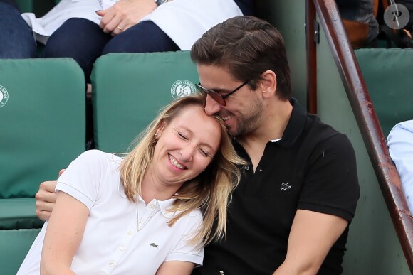 Audrey Lamy et son compagnon Thomas Sabatier dans les tribunes des internationaux de Roland Garros - jour 5 - à Paris, France, le 31 mai 2018. © Cyril Moreau - Dominique Jacovides/Bestimage