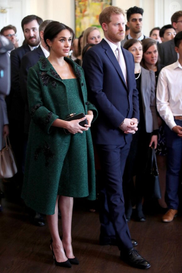 Le prince Harry, duc de Sussex, Meghan Markle, enceinte, duchesse de Sussex, lors de leur visite à Canada House dans le cadre d'une cérémonie pour la Journée du Commonwealth à Londres le 11 mars 2019.