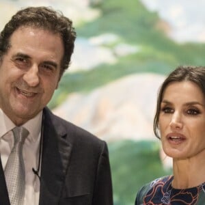 La reine Letizia d'Espagne (robe Carolina Herrera) inaugurait le 13 mars 2019 avec le prince Charles l'exposition "Sorolla: Spanish Master of Light" à la National Gallery à Londres.